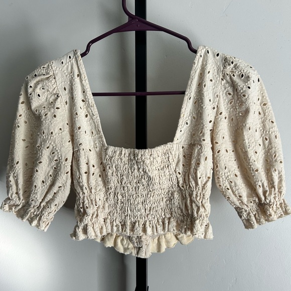 Urban Outfitters Eyelet Puff Sleeve Crop Top - Picture 3 of 3